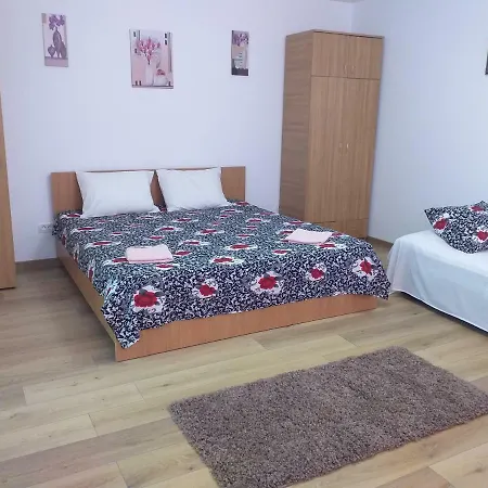 בית הארחה Casa Din קורבו