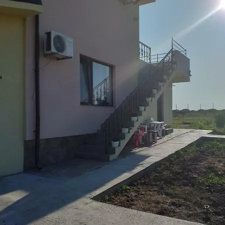 בית הארחה Casa Din קורבו